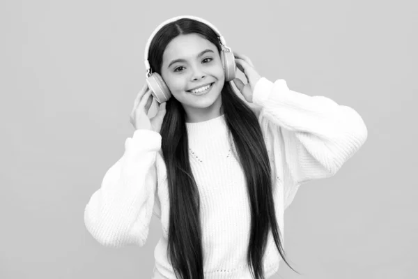 Remaja Headphone Nirkabel Modern Menikmati Musik Lagu Aplikasi Audio Mendengarkan — Stok Foto