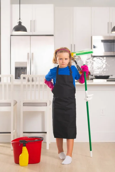 Niños Ayudando Con Limpieza Limpiando Casa Servicio Limpieza Casa Niño —  Fotos de Stock