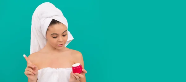 Child Bath Tower Applying Face Cream Face Mask Cosmetics Skin — Stock Photo, Image