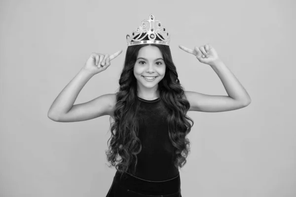 Teen Child Queen Crown Isolated Yellow Background Princess Girl Tiara —  Fotos de Stock