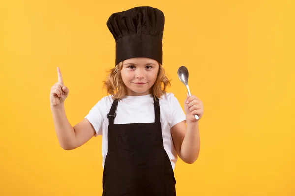 Garoto Bonito Cozinheiro Com Colher Cozinha Criança Vestindo Uniforme Fogão — Fotografia de Stock