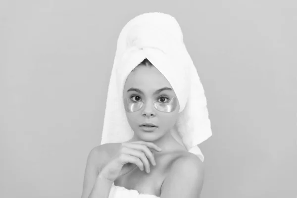 Nastolatka Dziewczyna Prysznic Ręcznik Piękny Patch — Zdjęcie stockowe