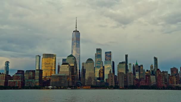纽约曼哈顿的城市景观 纽约曼哈顿的时间是黄昏时分 纽约曼哈顿下城哈德逊河金融区落日已逝 从纽约带着爱心 — 图库视频影像