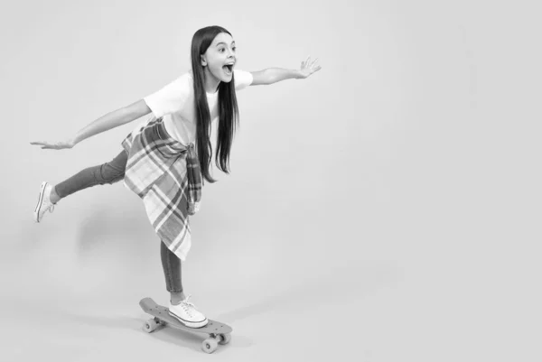 Студийный Снимок Триумфальной Модели Подростковой Моды Стиле Casual Подростковый Молодежный — стоковое фото