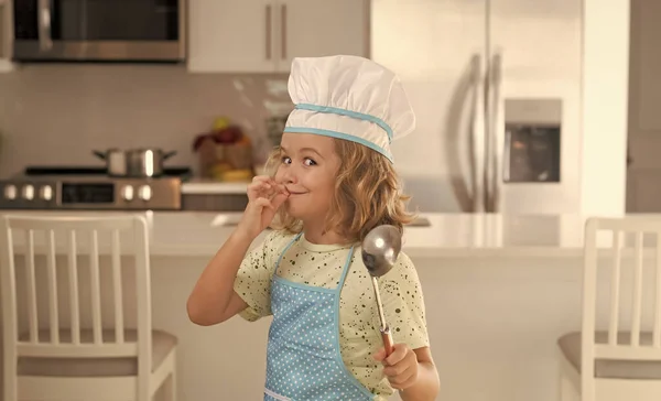 Kid Chef Cook Wearing Cooker Uniform Chef Hat Preparing Food — 스톡 사진