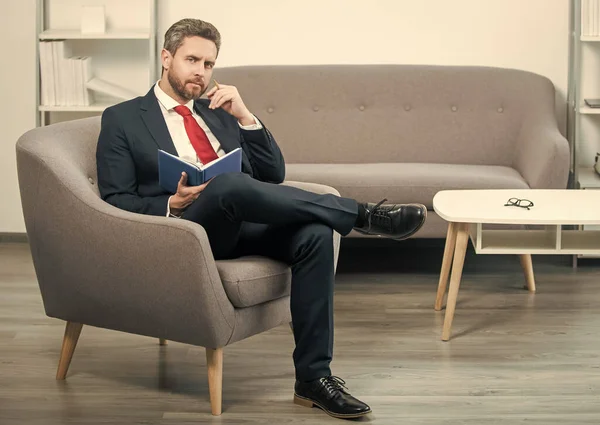 Mature Boss Suit Sit Office Making Notes Notebook — Stock Photo, Image