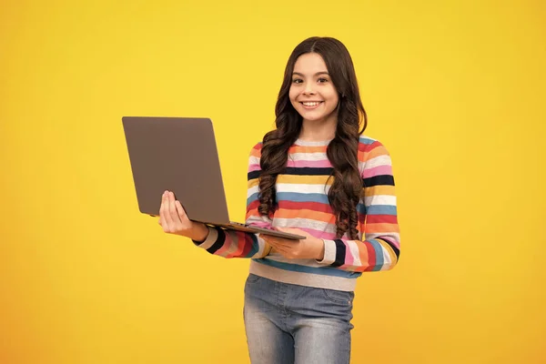 School Student Using Laptop Learning Online Education Teen Girl Internet — Zdjęcie stockowe