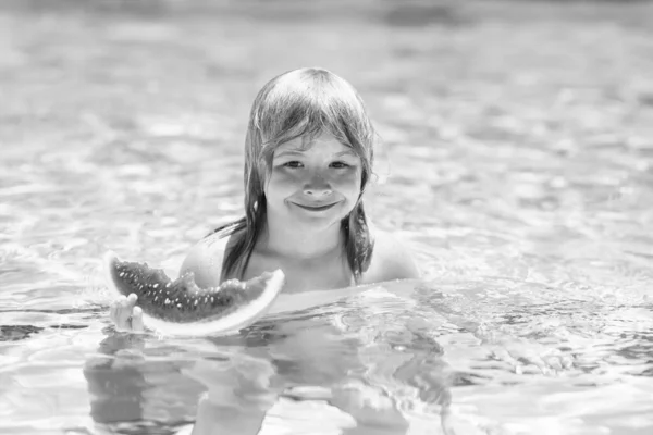 Child Watermelon Swimming Pool Kids Eat Summer Fruit Outdoors Child — Zdjęcie stockowe