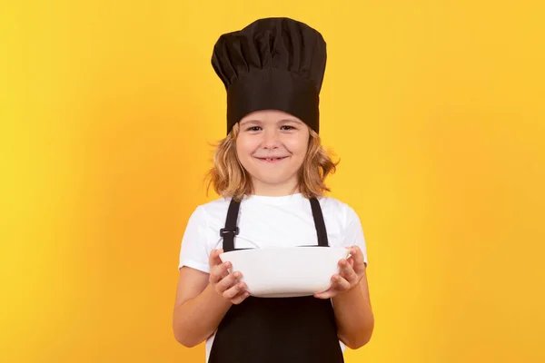 Criança Engraçada Cozinhar Com Prato Cozinha Criança Cozinheira Retrato Estúdio — Fotografia de Stock