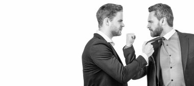 İnsan yüzü portresi, fotokopi alanı olan pankart. Patron ve çalışan. Anlaşmazlığa düşen erkek ortakları. İş rekabeti. İş toplantısı