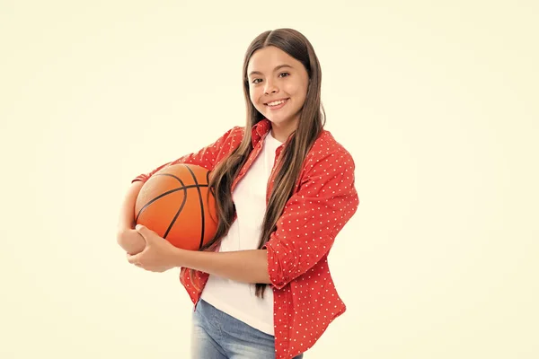 Підліткова Школа Дитячого Баскетболіста Стоїть Білому Тлі Портрет Щасливої Усміхненої — стокове фото