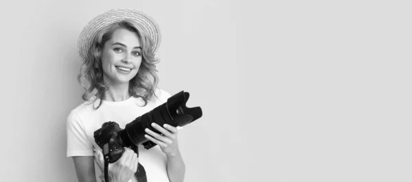 Pretty Woman Photographer Camera Straw Hat Making Photo Photography Woman — Foto Stock