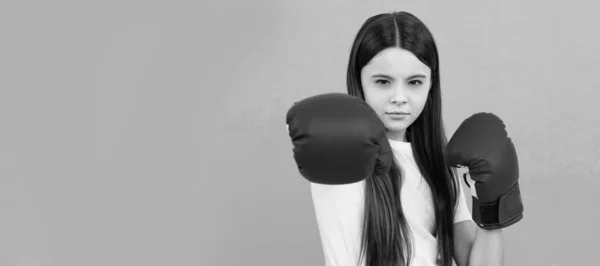 Knockout Power Authority Teen Girl Sportswear Boxing Gloves Sport Challenge — Fotografia de Stock