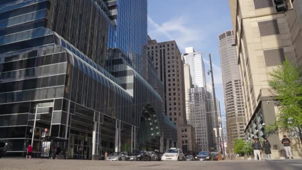 芝加哥 2023年5月26日 芝加哥大都市街道景观与道路和摩天大楼 慢动作 — 图库视频影像