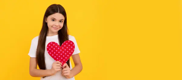 Happy Child Red Heart Yellow Background Copy Space Charity Kid — Stock Photo, Image
