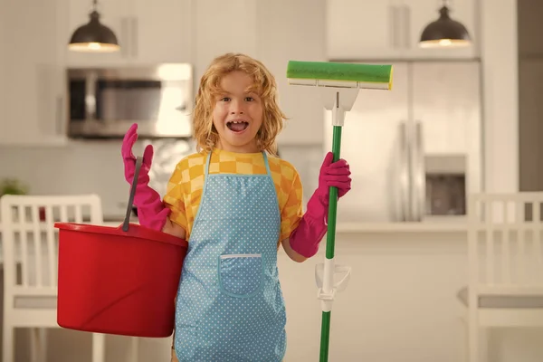 Portrait Child Helping Housework Cleaning House Housekeeping Home Chores — Stock Photo, Image