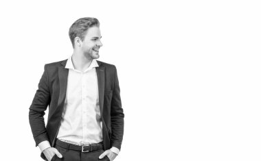 Beyaz fotokopi odasına izole edilmiş iş elbisesi içinde mutlu adam gülümsemesi, profesyonel çalışan..