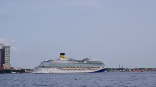 Νέα Υόρκη Ηπα Ιουνίου 2023 Κρουαζιερόπλοιο Carnival Venezia Sailing Δίπλα — Αρχείο Βίντεο