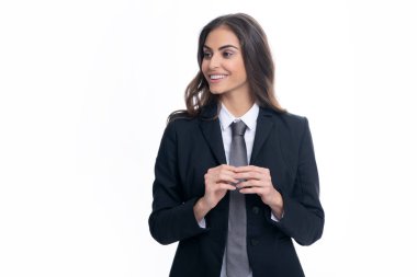 Mutlu gülümseyen kadın portresi. Kadın iş modeli yüzü. Çekici, hoş, neşeli, günlük giysiler içinde mutlu ve tasasız bir geçmişi olan bir genç kız.