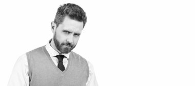 İnsan yüzü portresi, fotokopi alanı olan pankart. ciddi adam okuma planlayıcısı beyaz arka planda izole, planlama