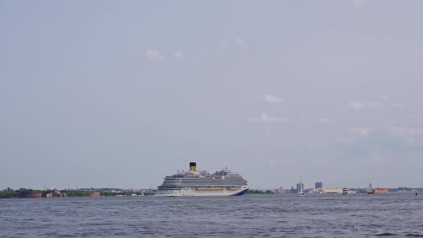 New York Usa Juni 2023 Das Kreuzfahrtschiff Norwegian Joy Segelt — Stockvideo
