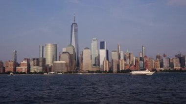 Akşam New York Manhattan 'da. New York 'ta günbatımı Aşağı Manhattan Finans Bölgesi Hudson Nehri' nde. New York 'tan sevgilerle. Manhattan New York Şehri, New York. Manhattan 'ın ufuk çizgisi gündoğumu manzarası