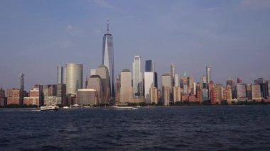 Akşam New York Manhattan 'da. New York 'ta günbatımı Aşağı Manhattan Finans Bölgesi Hudson Nehri' nde. New York 'tan sevgilerle. Manhattan New York Şehri, New York. Manhattan 'ın ufuk çizgisi gündoğumu manzarası