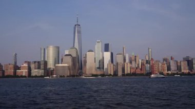 Akşam New York Manhattan 'da. New York 'ta günbatımı Aşağı Manhattan Finans Bölgesi Hudson Nehri' nde. New York 'tan sevgilerle. Manhattan New York Şehri, New York. Manhattan 'ın ufuk çizgisi gündoğumu manzarası