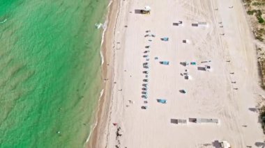 Hava görüntüsü. Miami, Florida 'daki deniz manzarası. Yaz mevsimi deniz kenarı. Seyahat güzergahı. Miami 'nin güney sahilinin deniz manzarası. Miami 'de modern binaları olan Florida. Salon alanı.