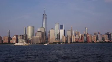Akşam New York Manhattan 'da. New York 'ta günbatımı Aşağı Manhattan Finans Bölgesi Hudson Nehri' nde. New York 'tan sevgilerle. Manhattan New York Şehri, New York. Manhattan 'ın ufuk çizgisi gündoğumu manzarası