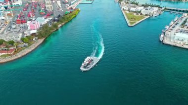 Araba feribotlu Skyline panoraması. Dodge Adası ve Marina Körfezi. Miami hava manzaralı. Miami, Florida 'da panoramik hava aracı görüntüsü. Miami plajı hava manzarası. Miami Beach, Florida ABD 'deki Marina şehri..