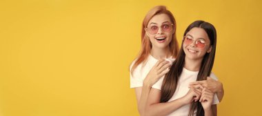 Mother and daughter child banner, copy space, isolated background. kid and mom. embracing mother and daughter in sunglasses