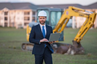 İnşaat mühendisi, inşaat müdürü veya inşaat denetçisi