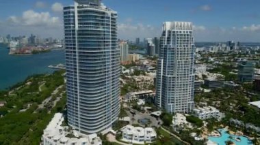 South Beach 'teki şehir manzarası. Skyline panorama. Miami 'nin gökdelen mimarisi. Miami Güney Sahili hava manzarası. Miami 'nin gökdelen havası. Miami 'nin güney sahili. Yükselen gökdelenler.