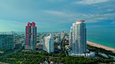 Miami 'nin gökdelen mimarisi. Miami Güney Sahili hava manzarası. Miami 'deki gökdelen havalimanı. Miami 'nin güney sahili. Güney Sahili, ABD 'de şehir manzarası. Skyline mimari panoraması.