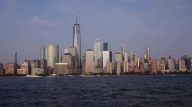 Akşam New York Manhattan 'da. New York 'ta günbatımı Aşağı Manhattan Finans Bölgesi Hudson Nehri' nde. New York 'tan sevgilerle. Manhattan New York Şehri, New York. Manhattan 'ın ufuk çizgisi gündoğumu manzarası