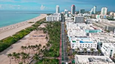 Ocean Drive Florida 'daki Miami South Beach. Miami plajındaki hava manzarası, ABD. Manzaralı hava manzarası. Yazın Florida 'ya seyahat et. Ocean Drive Bulvarı. Miami sahil seyahati.