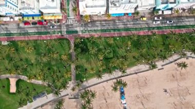 Florida 'ya git. Ocean Drive tarihi bölge. Miami sahil seyahati. Ocean Drive, Güney Sahili, Miami. Miami 'de hava manzarası. Şehrin havadan manzarası. Sahil girişi.