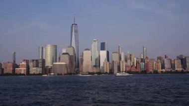 Akşam New York Manhattan 'da. New York 'ta günbatımı Aşağı Manhattan Finans Bölgesi Hudson Nehri' nde. New York 'tan sevgilerle. Manhattan New York Şehri, New York. Manhattan 'ın ufuk çizgisi gündoğumu manzarası