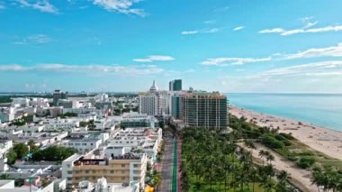 Miami plajındaki hava manzarası, ABD. Manzaralı hava manzarası. Yazın Florida 'ya seyahat et. Miami sahil seyahati. Ocean Drive Florida 'daki Miami South Beach. Tarihi Sanat Deko Bölgesi.