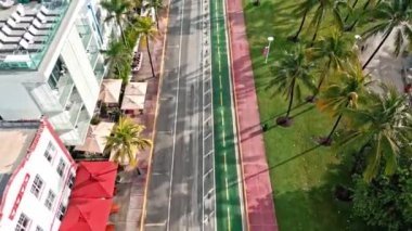 Miami, Florida, ABD - 06 Ekim 2024: Miami Plaj Seyahat Varış Yeri. Ocean Drive Florida 'daki Miami South Beach. Miami sahilindeki hava manzarası. Şehrin havadan manzarası. Florida 'ya yaz tatili.