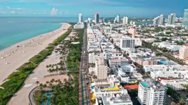 Şehrin havadan manzarası. Florida 'ya git. Ocean Drive tarihi bölge. Miami sahil seyahati. Ocean Drive, Güney Sahili, Miami. Miami 'de hava manzarası. Güney Sahili.