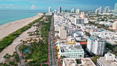 Miami 'de hava manzarası. Şehrin havadan manzarası. Florida 'ya git. Ocean Drive tarihi bölge. Miami sahil seyahati. Ocean Drive, Güney Sahili, Miami. Hava perspektifi.