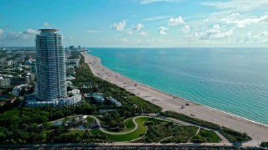 Miami Güney Sahili hava manzarası. Miami marinası, Florida 'daki Skyline hava sahası. Miami 'nin güney sahili. Güney Sahili, ABD 'de liman manzarası. Skyline Panorama ufku. Biscayne Körfezi Marinası.