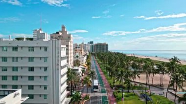 Miami, Florida, ABD - 06 Ekim 2024: Hava manzaralı şehir. Yazın Florida 'ya seyahat et. Ocean Drive Caddesi. Miami sahil seyahati. Ocean Drive Florida 'daki Miami Güney Sahili.