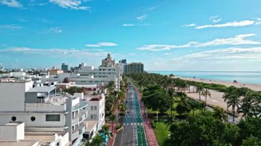 Miami, Florida, ABD - 06 Ekim 2024 Ocean Drive Caddesi. Miami sahil seyahati. Ocean Drive Florida 'daki Miami South Beach. Miami sahilindeki hava manzarası. Şehir üzerinde hava manzarası.