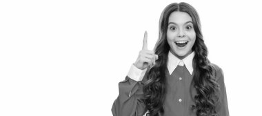 Kadın manken. Genç bir kızın güzel görünüşü. Mutlu çocuk portresi beyaza izole edilmiş. Çocuk yüzü, yatay poster, izole edilmiş genç kız portresi, fotokopi alanı olan pankart