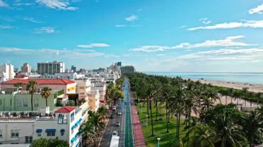 Ocean Drive South Beach, Miami 'de. Miami 'de hava manzarası. Şehrin havadan manzarası. Florida 'ya git. Ocean Drive tarihi bölge. Miami sahil seyahati. Panoramik manzara.