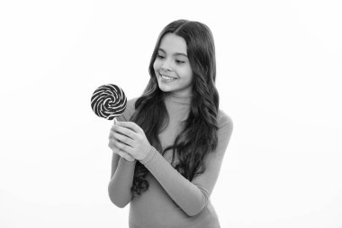 Şekerli lolipoplu çocuk. Şeker yemeyi bırak, şeker bağımlılığı. Genç diş bakımı, tatlıya düşkünlük.