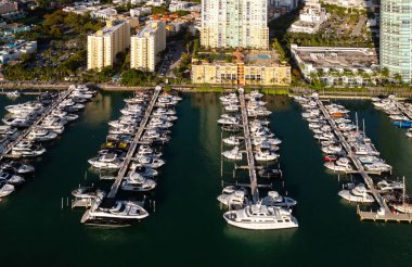 Miami Beach marinasının havadan görünüşü, Güney Sahili. Florida mı? ABD